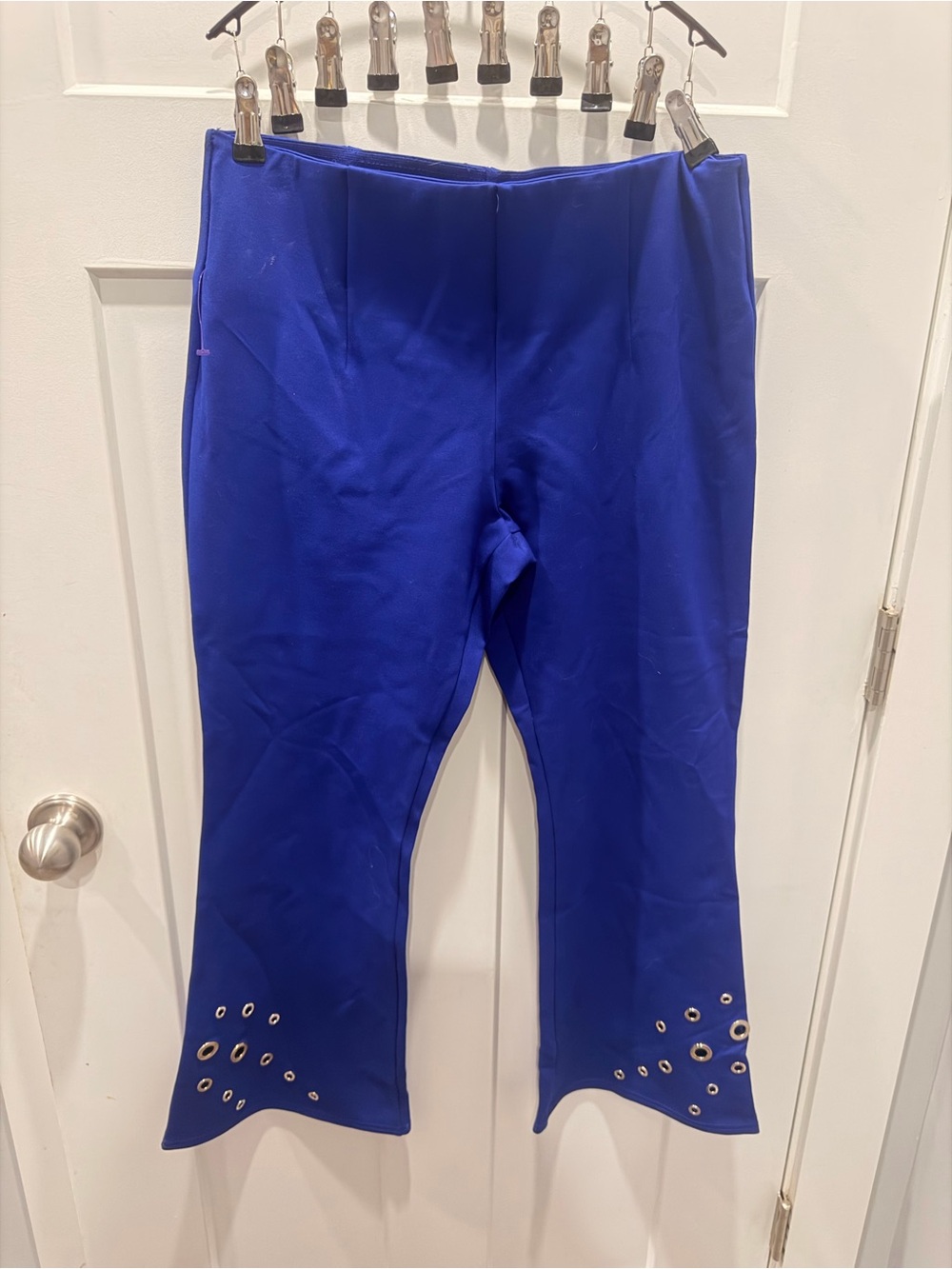Slim Factor Investments Blue Grommet Kick Flare Crop Pants Size L